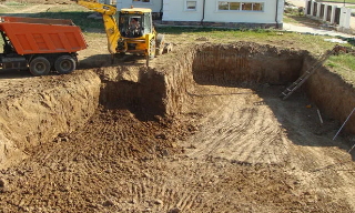 Рытье котлованов под фундамент в Златоусте – цена от 2646 руб. за м3 | 2Землекопа-Злт