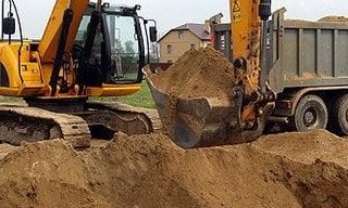 Выкопать яму экскаватором в Златоусте от 953 руб. - 2Землекопа-Злт