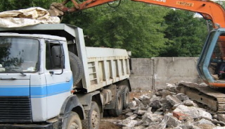 Вывоз строительного мусора с участка в Златоусте недорого от 1588 руб. | 2Землекопа-Злт